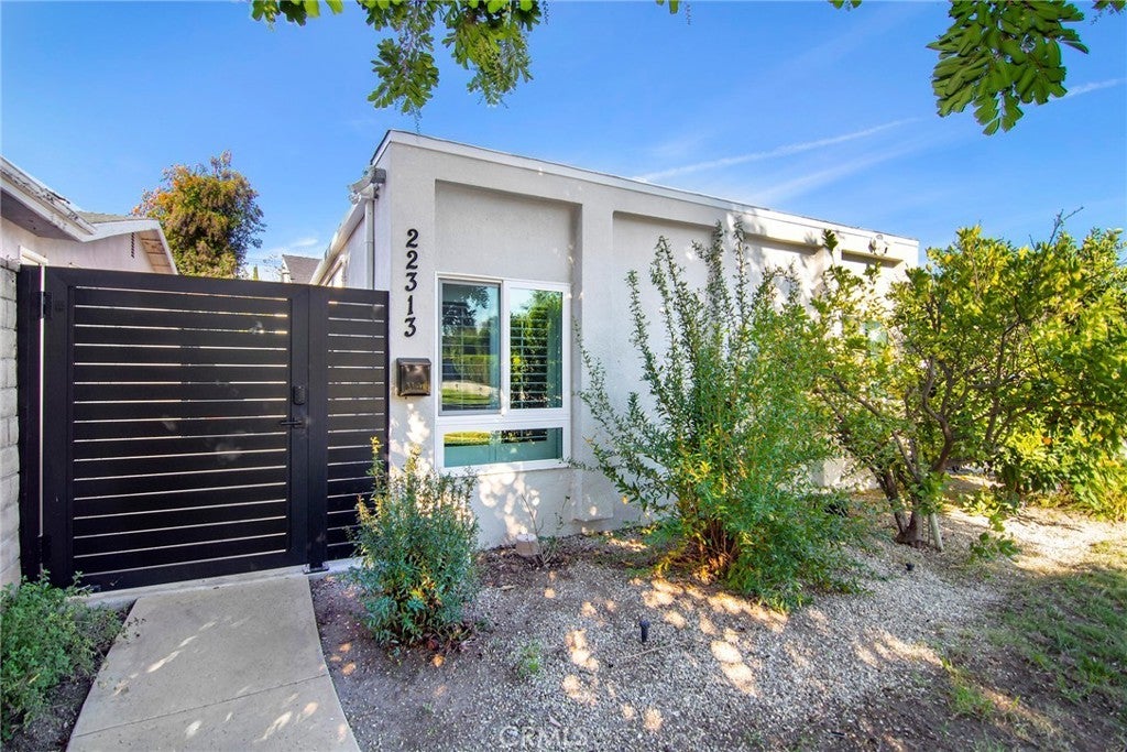 Photo of Listing #SR25268277