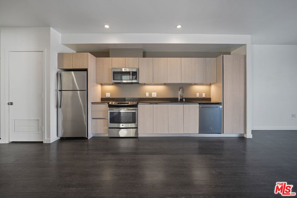 5800 Harold Way # 411, Los Angeles