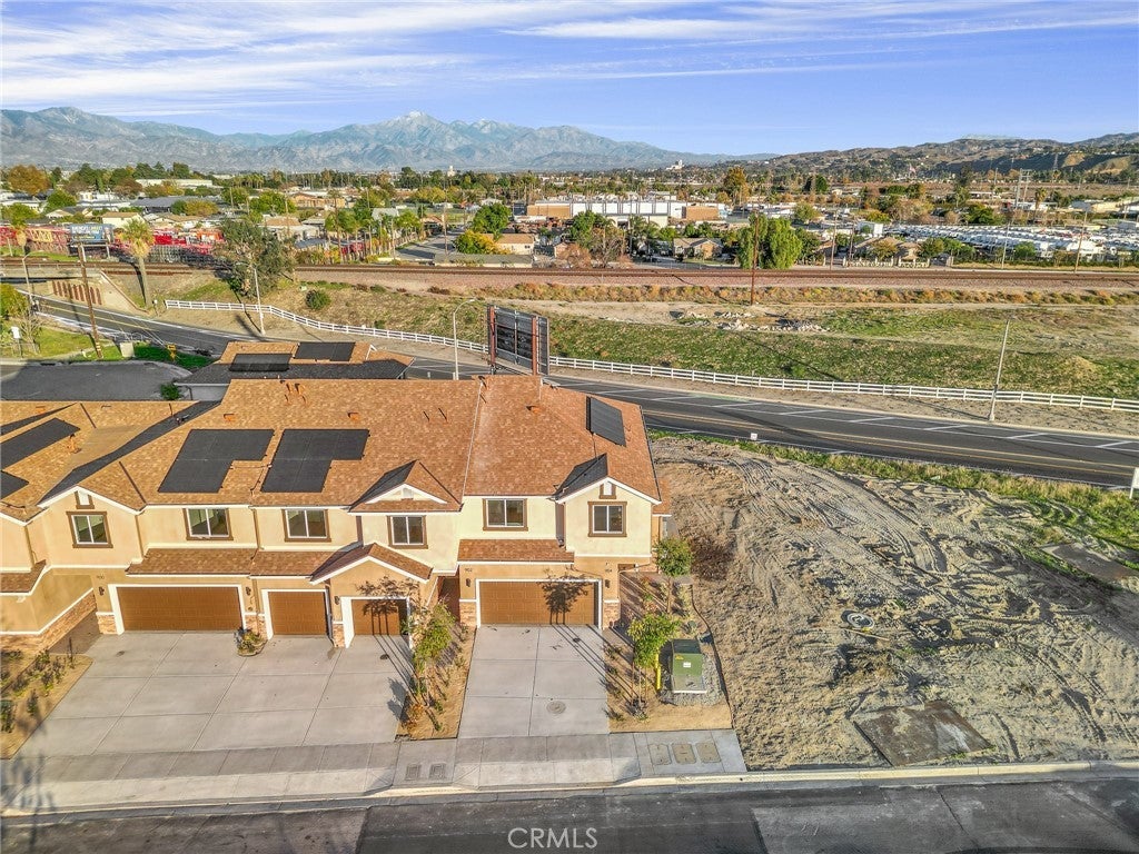 Photo of Listing #DW25271919