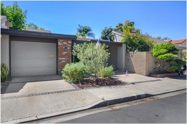 55 Oak Tree, Irvine.