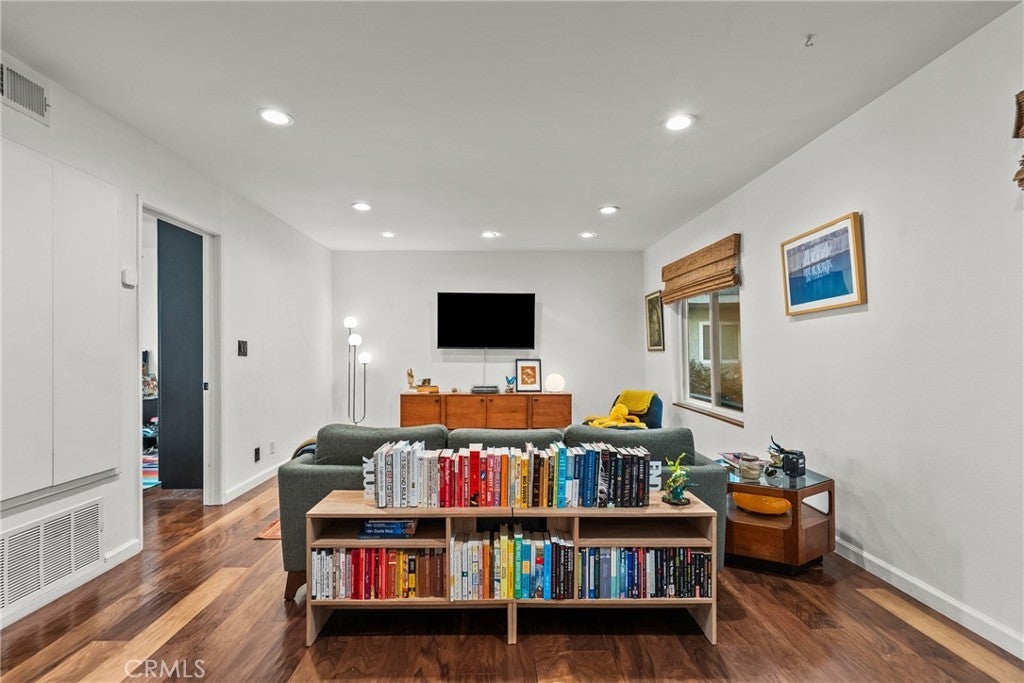 Photo of Listing #SR25273170