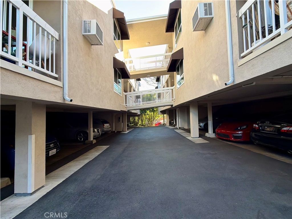 2266 Cazador, Los Angeles