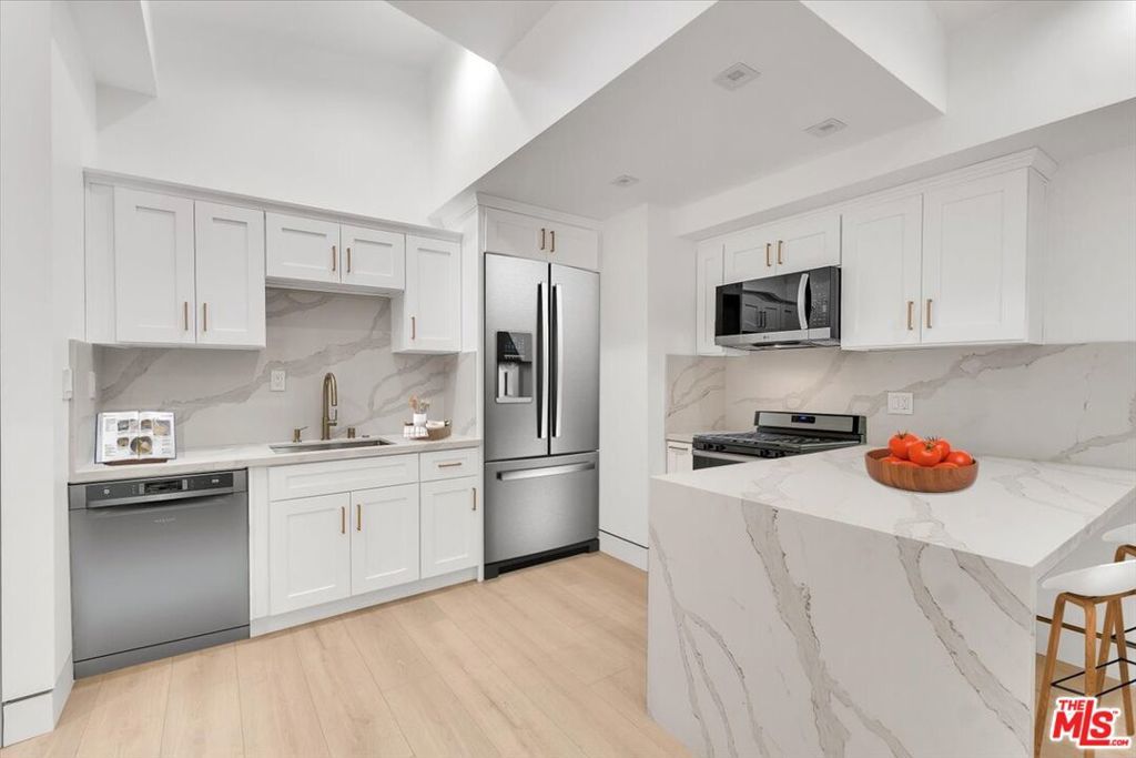 Photo of Listing #25627817