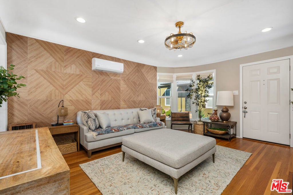 Photo of Listing #25626791