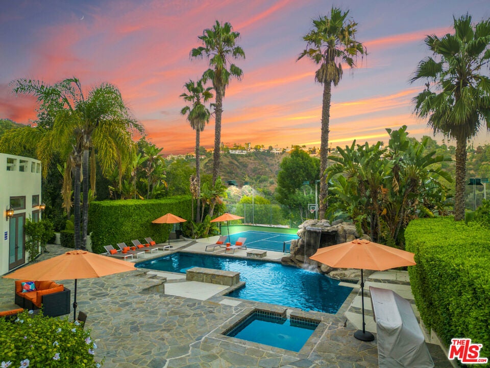 Photo of Listing #25627917