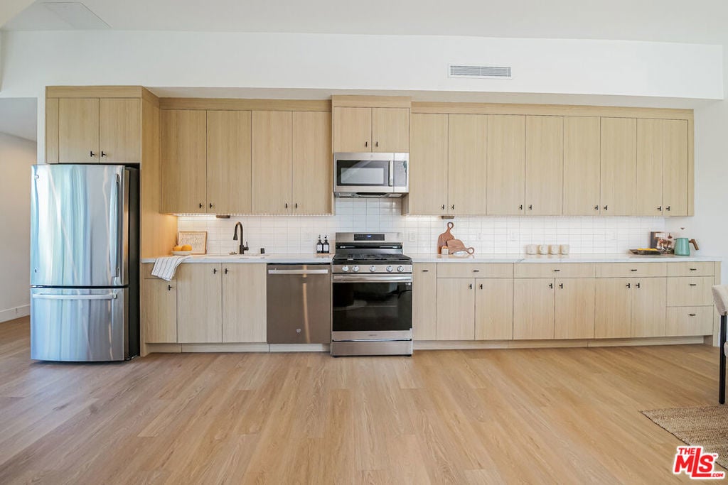 Photo of Listing #25627999