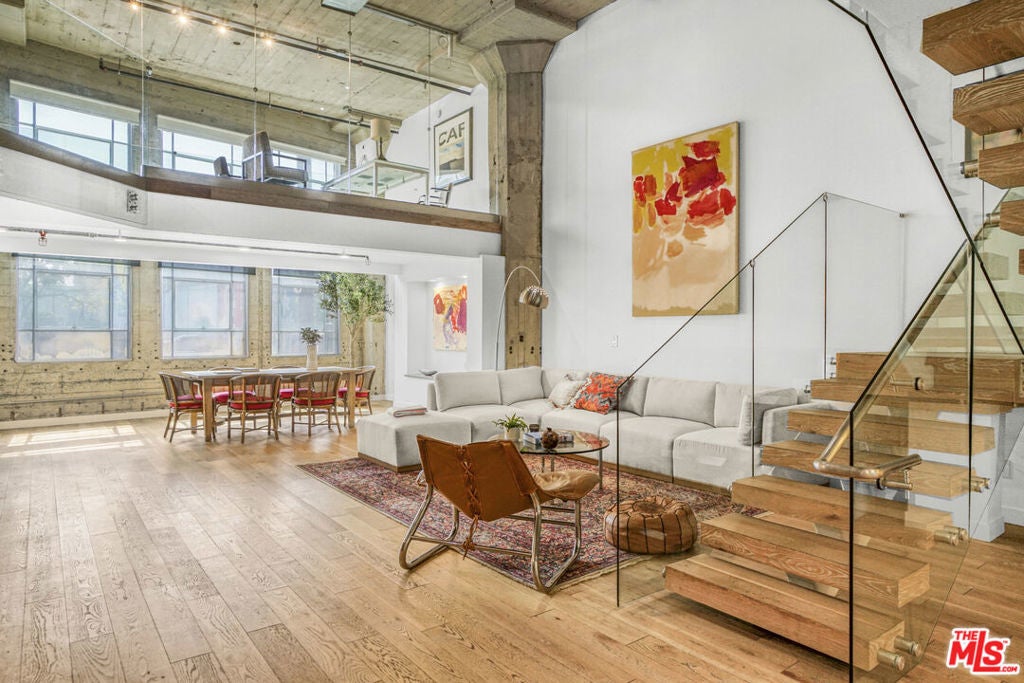 Photo of Listing #25627695