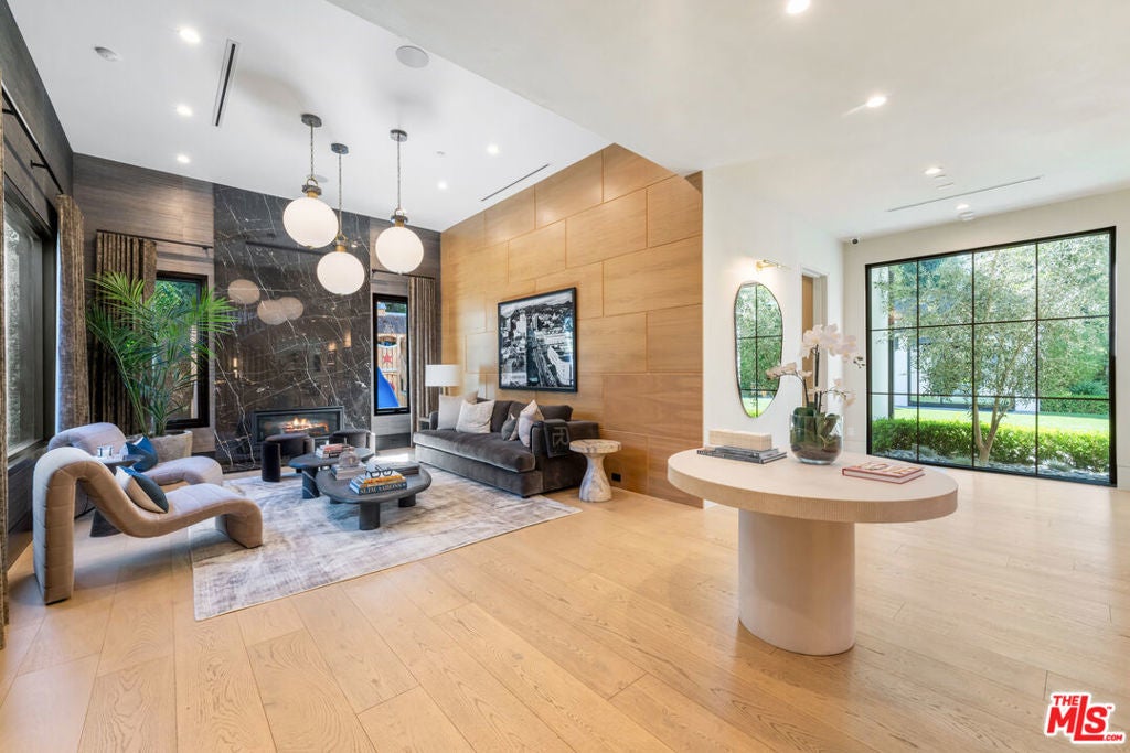 Photo of Listing #25628151