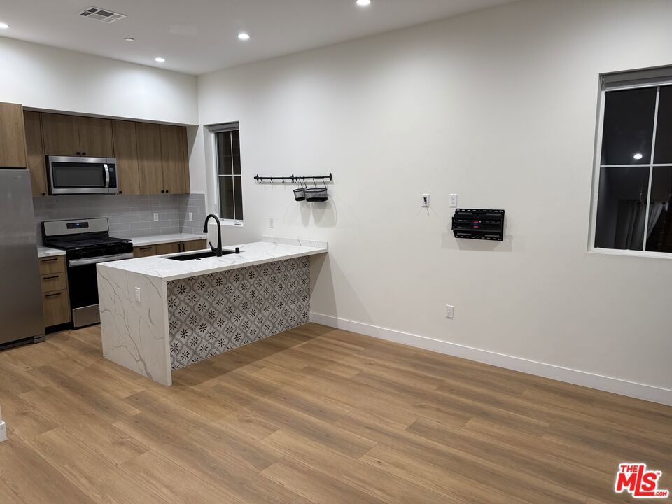 Photo of Listing #25628255