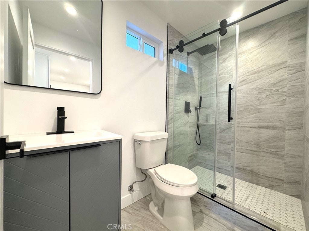 Photo of Listing #SR25275495