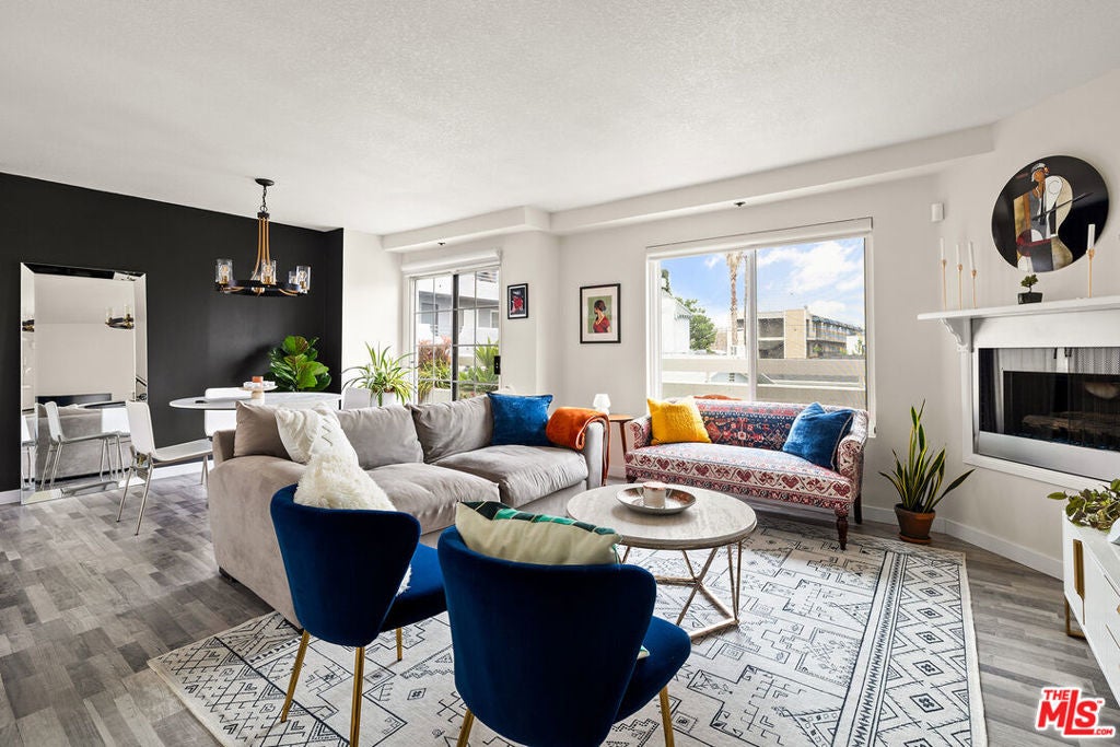 Photo of Listing #25628373