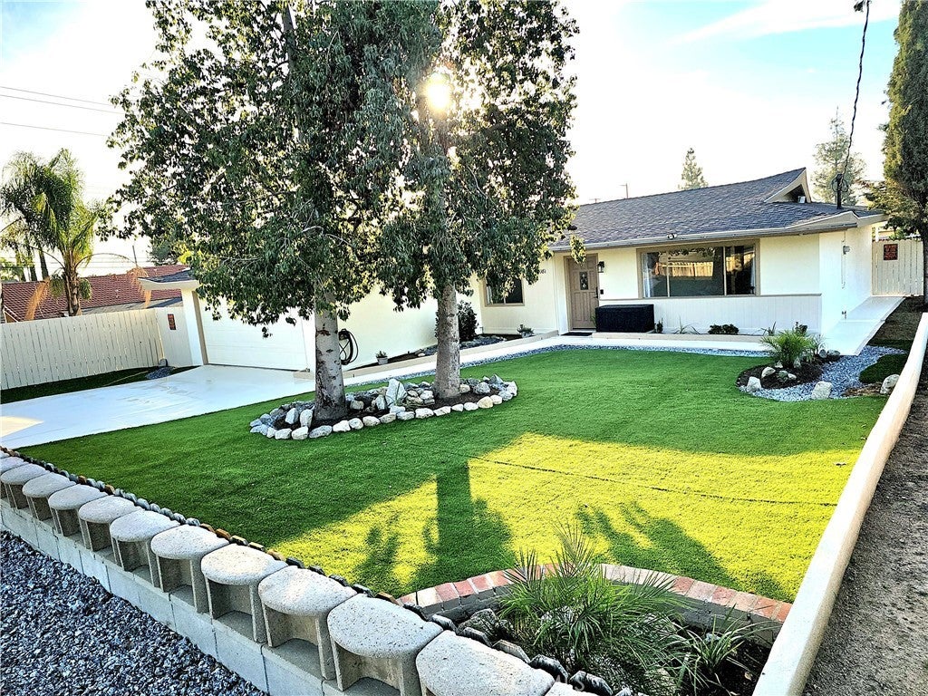 Photo of Listing #IV25275028