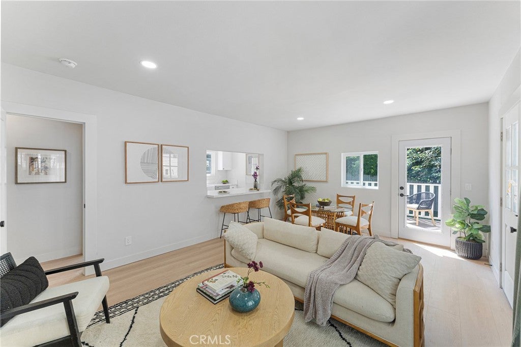 Photo of Listing #DW25277017