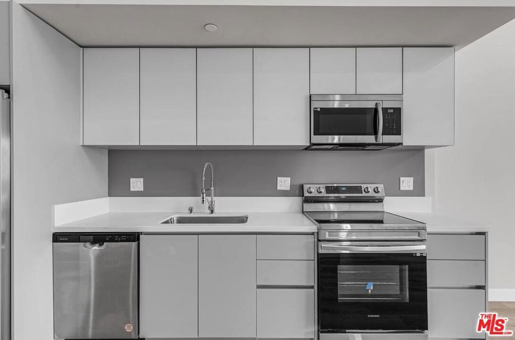 825 S Coronado Street # 602, Los Angeles