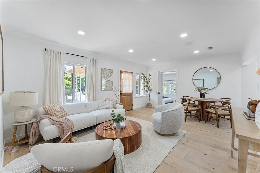 Photo of Listing #DW25277515