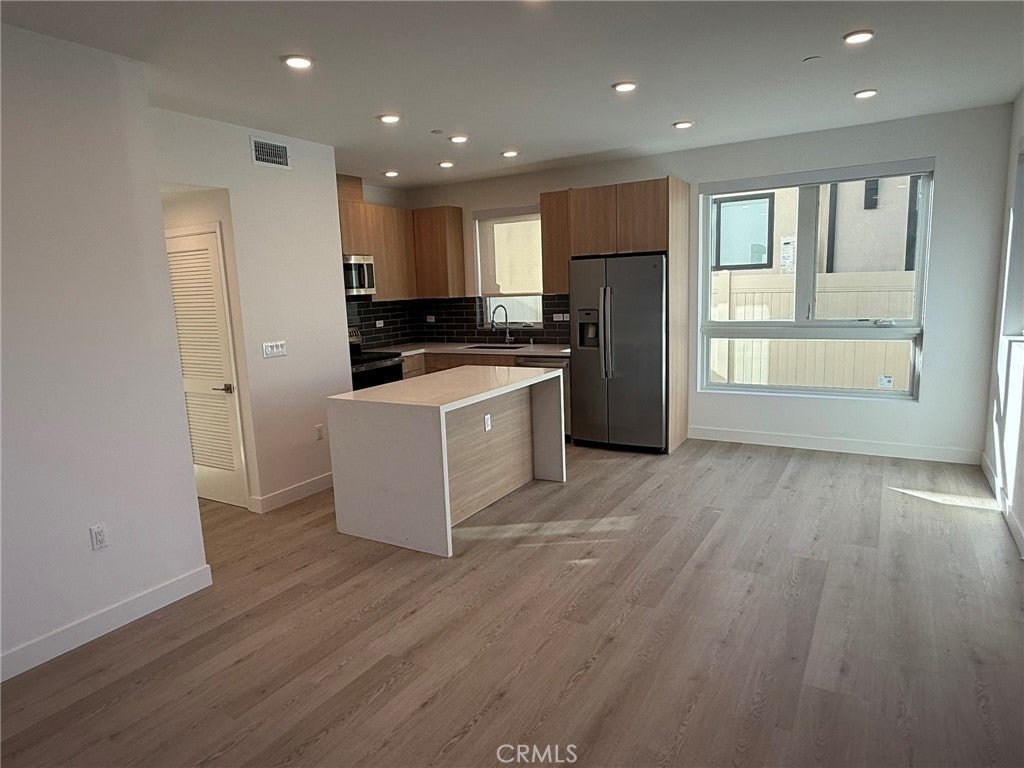 Photo of Listing #SR25276575