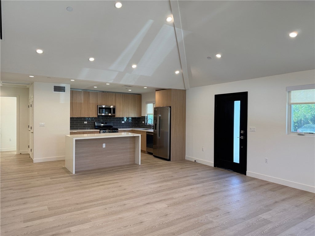 Photo of Listing #SR25276796