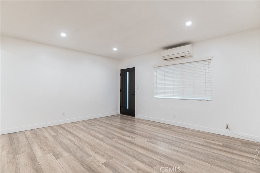 Photo of Listing #DW25278338