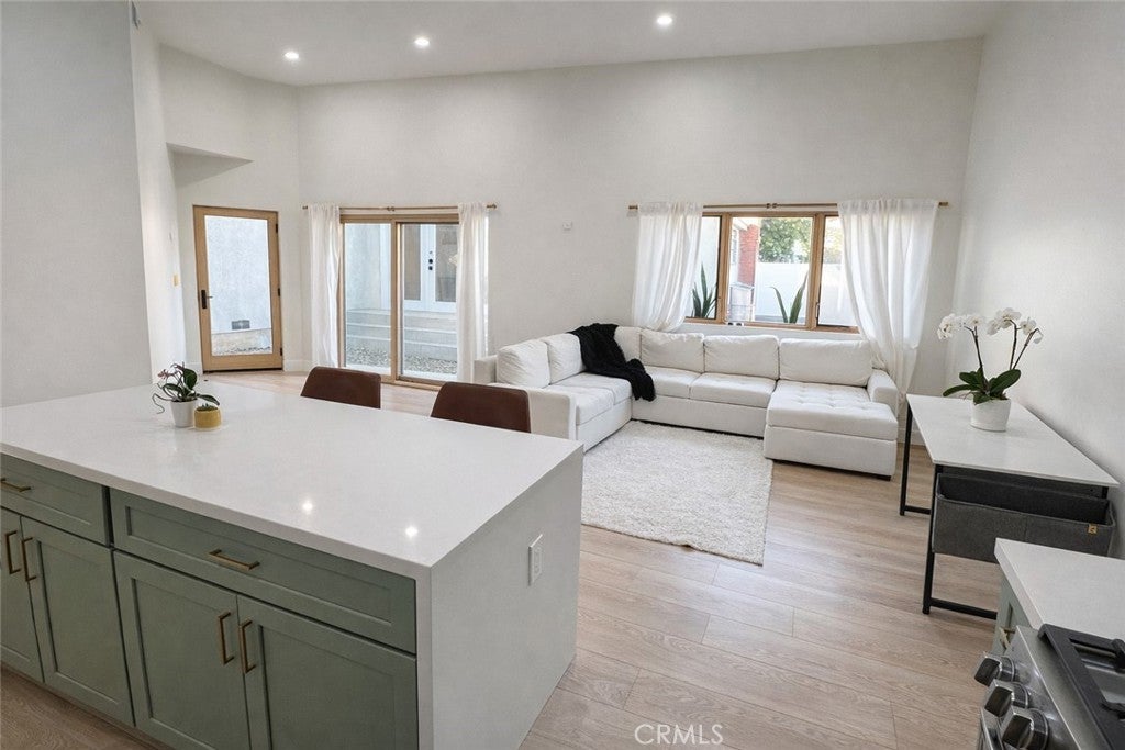 Photo of Listing #SB25278896