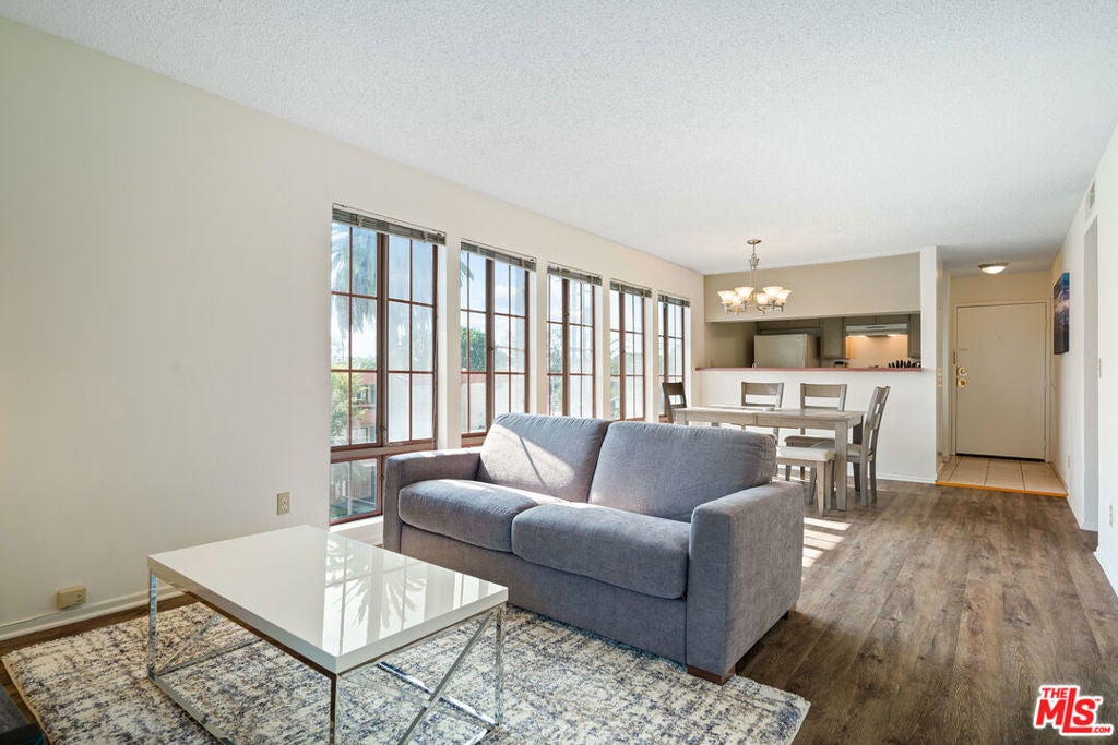 Photo of Listing #25630069