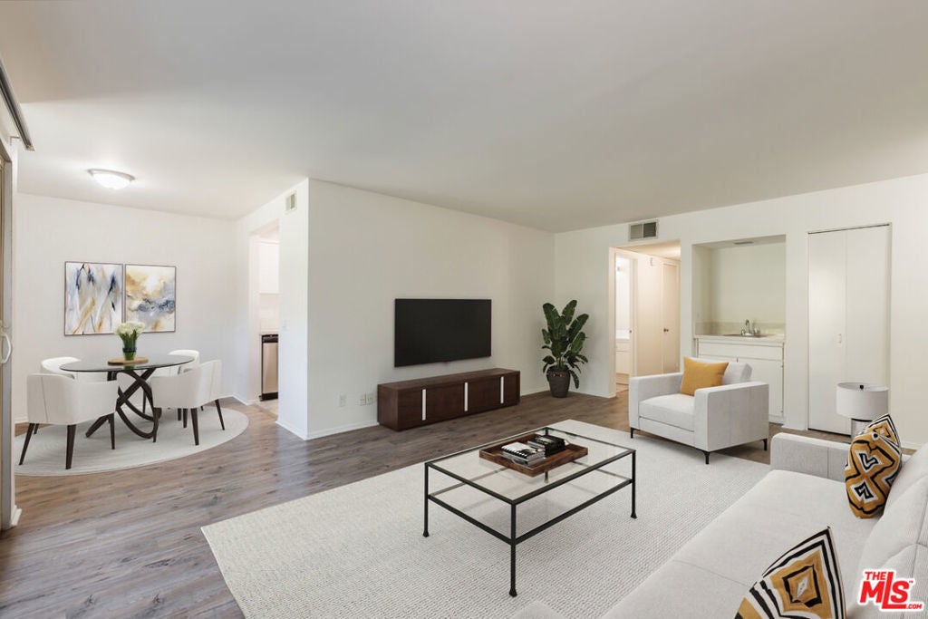 Photo of Listing #25623857