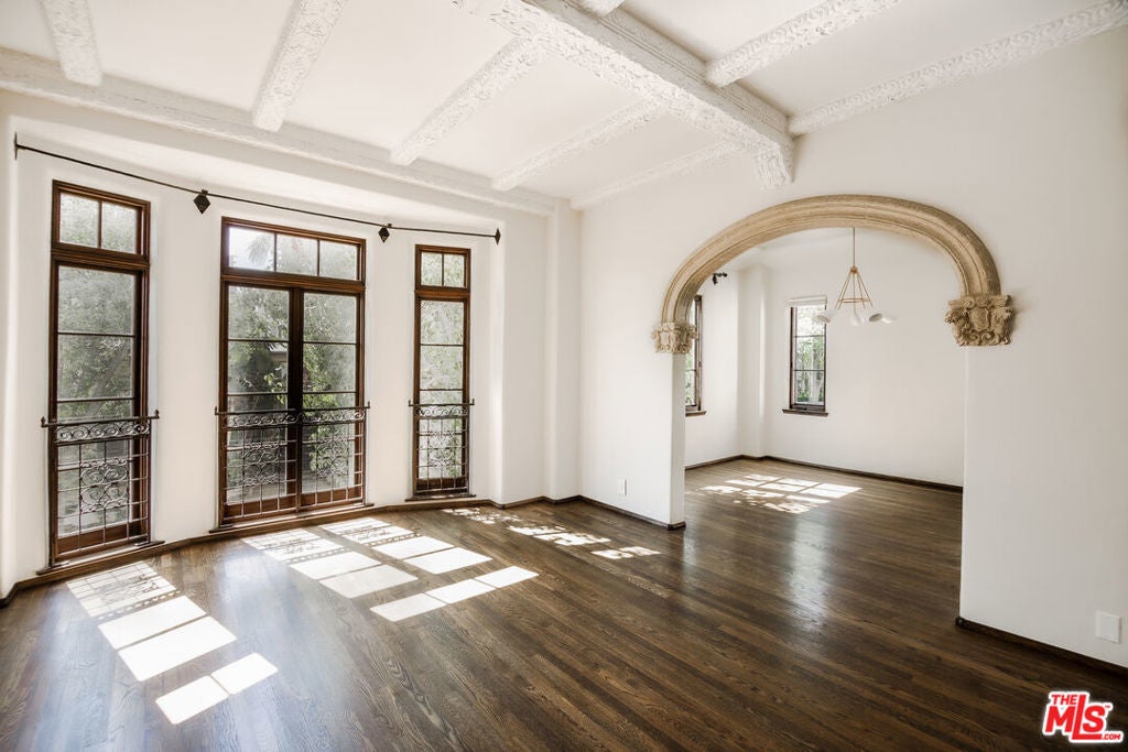 Photo of Listing #25630147