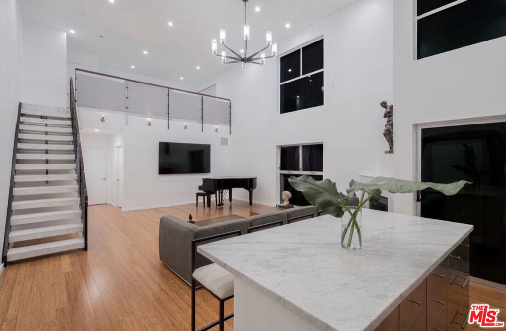 Photo of Listing #25630503