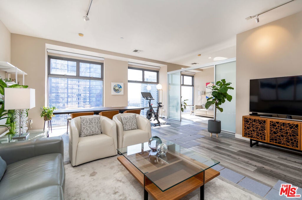 Photo of Listing #25630589