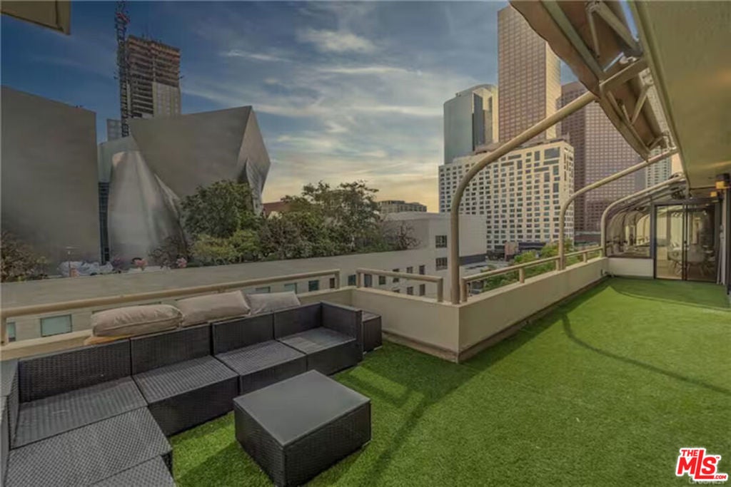 Photo of Listing #25630627