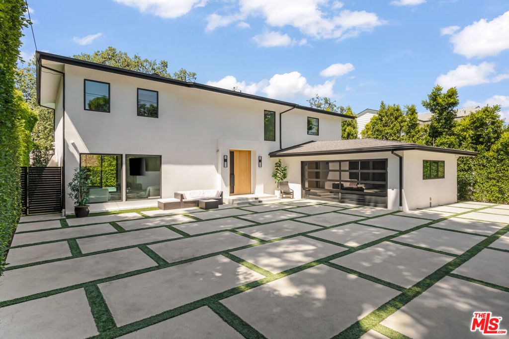 17045 Otsego Street, Encino