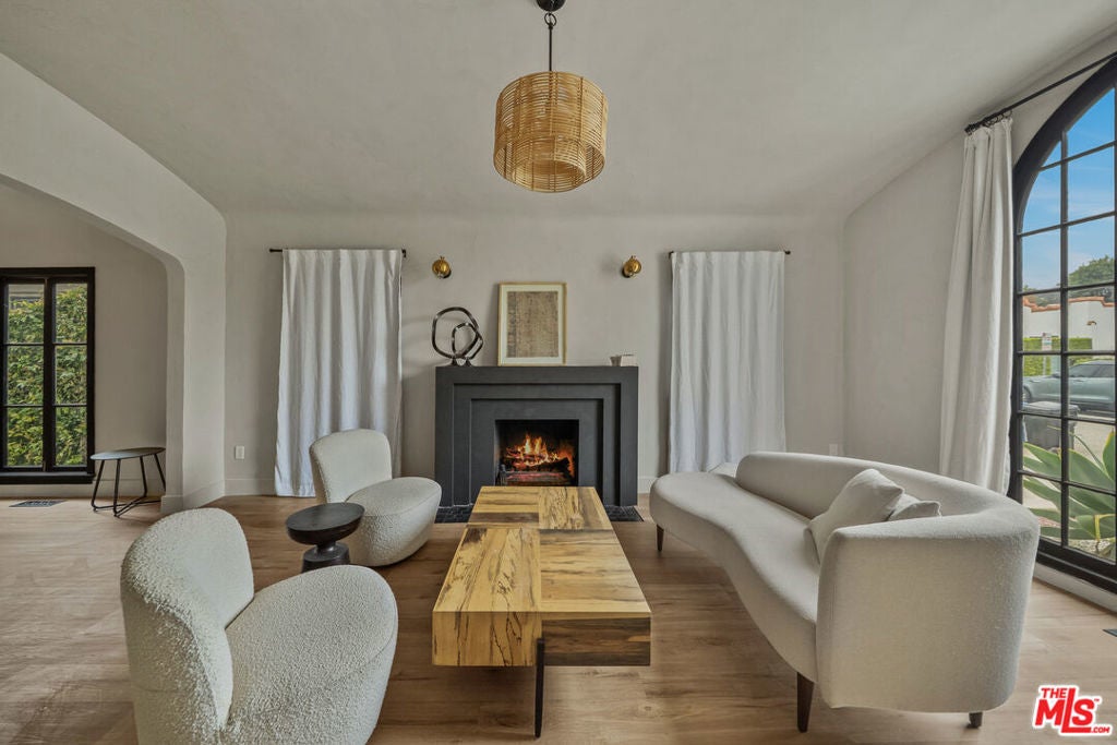 Photo of Listing #25630891