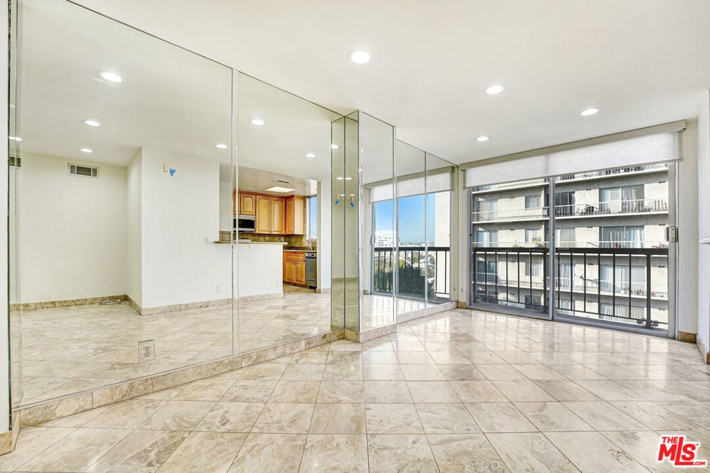 Photo of Listing #25630917