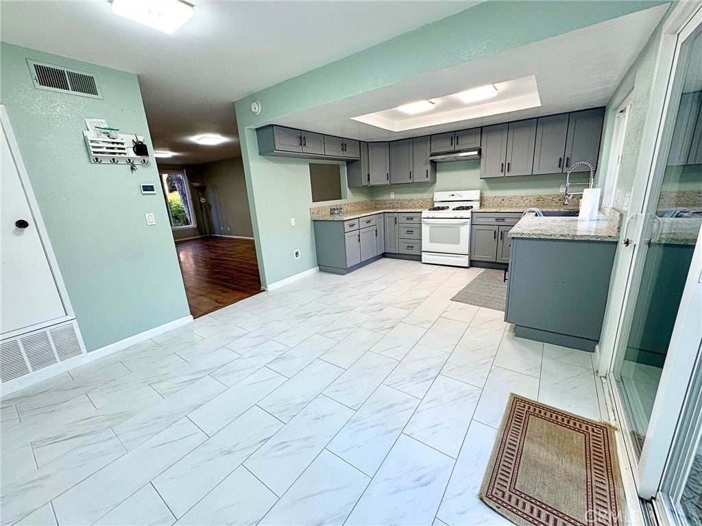 Photo of Listing #OC25279263