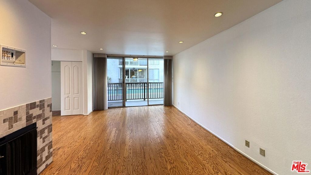 Photo of Listing #25630971