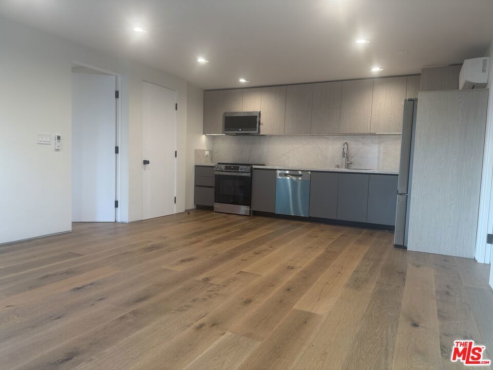 Photo of Listing #25628597