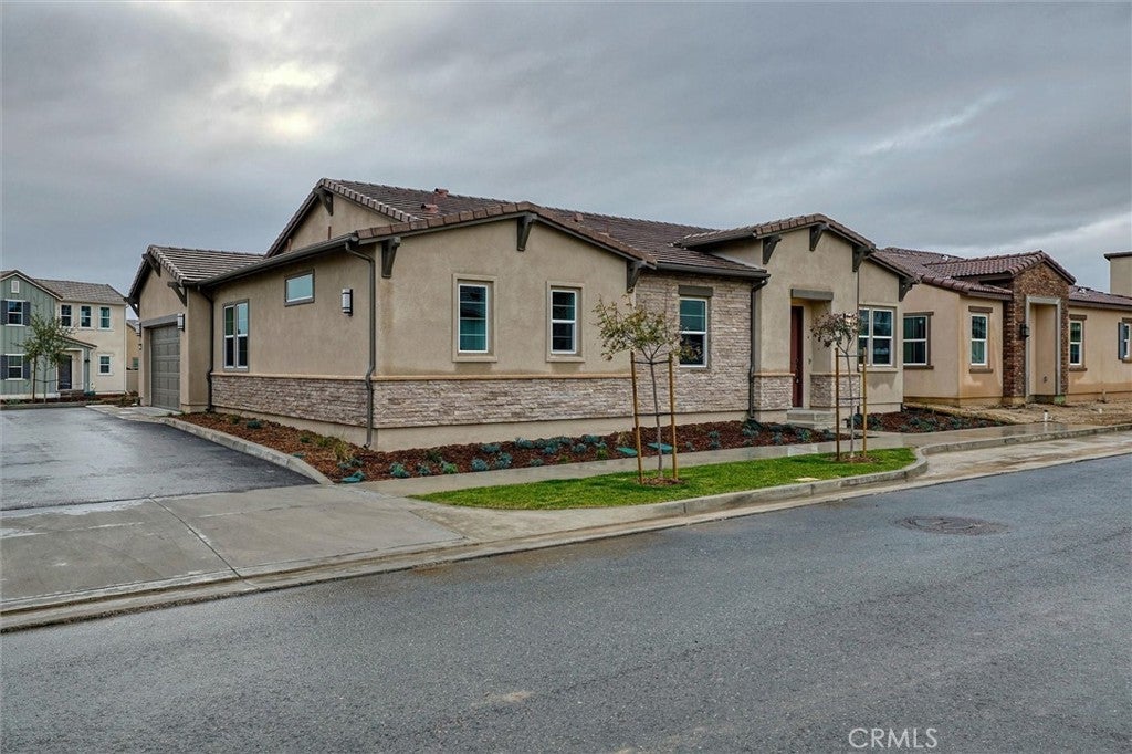 Photo of Listing #SR25282384