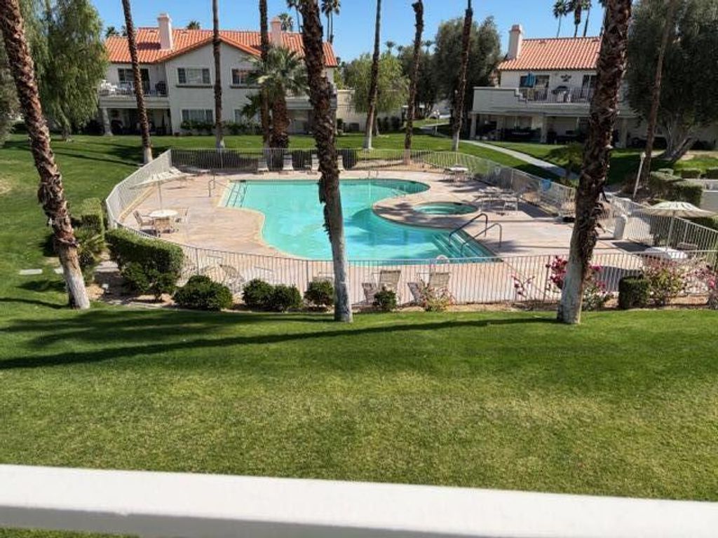 726 N Vista Lago N, Palm Desert