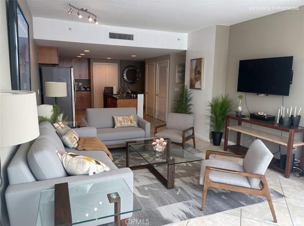 Photo of Listing #SB25281880