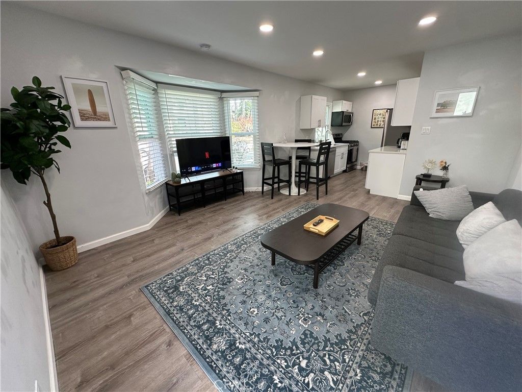 239 3rd Avenue, Venice