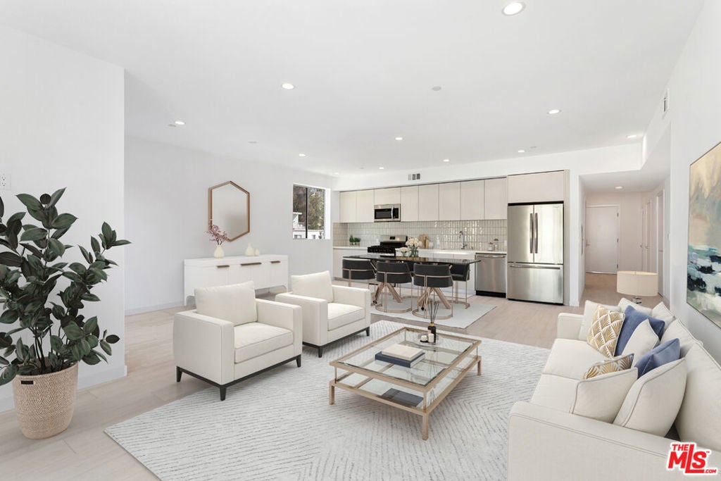 Photo of Listing #26633271