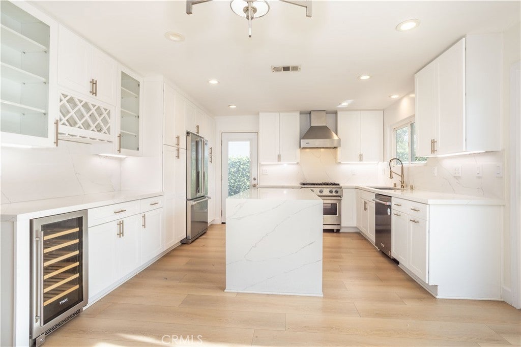 Photo of Listing #SR25282112