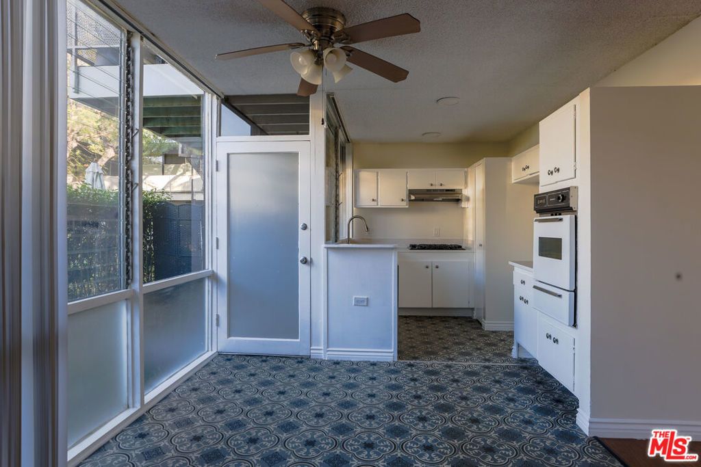 11131 Rose Avenue # 25, Los Angeles