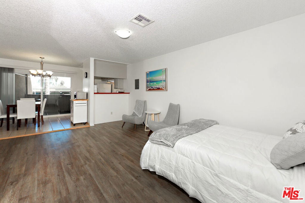 Photo of Listing #26635393