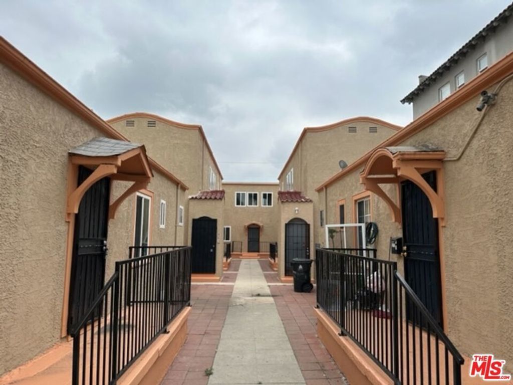 836 S Catalina Street # 1/2, Los Angeles