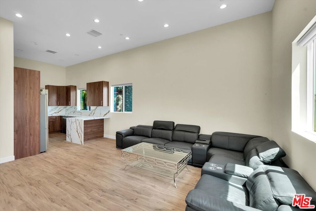 Photo of Listing #26635697