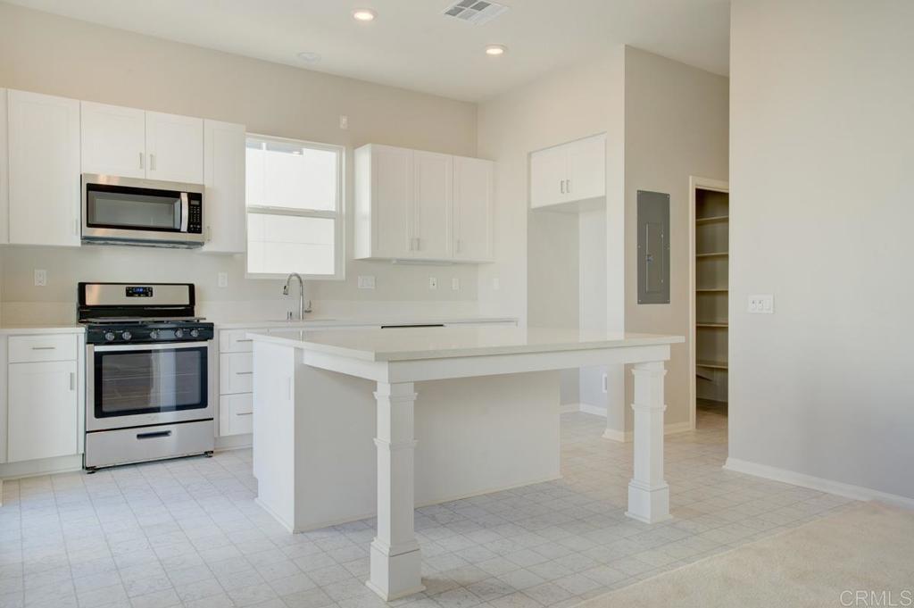 Photo of Listing #PTP2600280