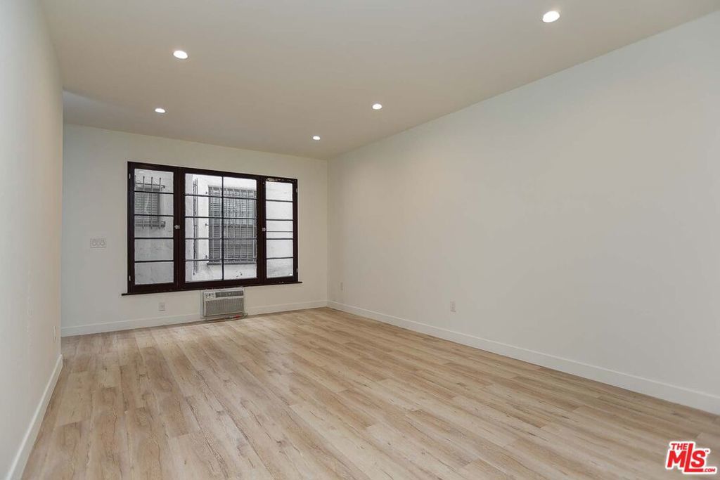 Photo of Listing #26636125