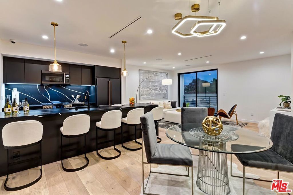 Photo of Listing #26636541