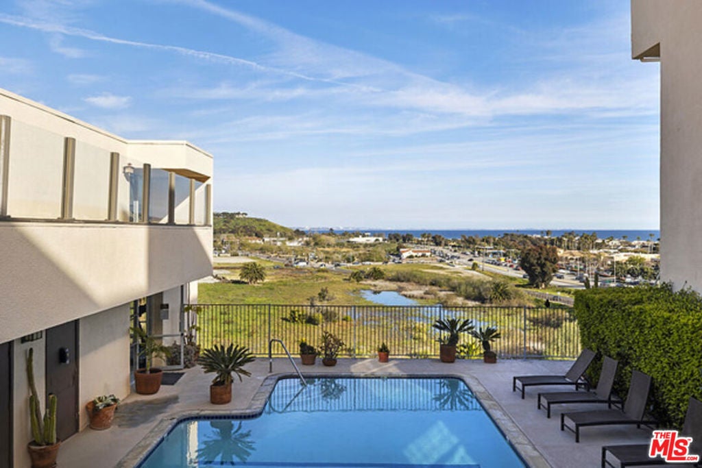 Photo of Listing #26637525