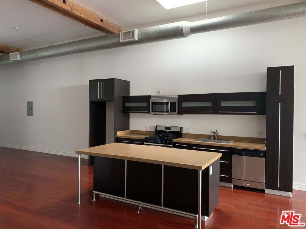 652 Mateo Street # 305, Los Angeles